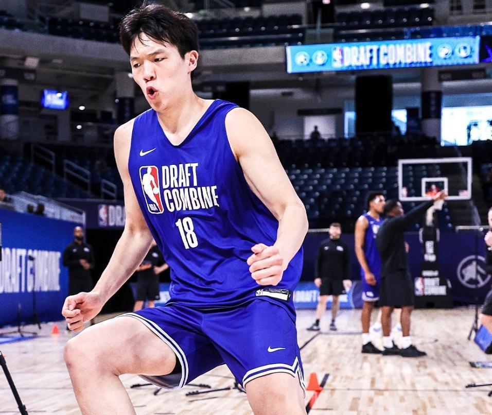 关于今晨新疆广汇备战NBA季后赛，单刀错失细节曝光，悬念犹存，临场指挥获称赞的信息